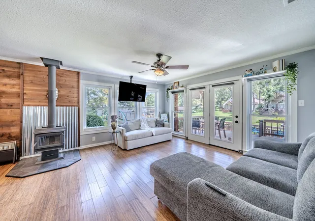 Photo 3 of Single family home for sale at 114 Baywood Blvd, Mabank, TX 75156 | MLS# 21350393 | Listing updated on 2026-08-08