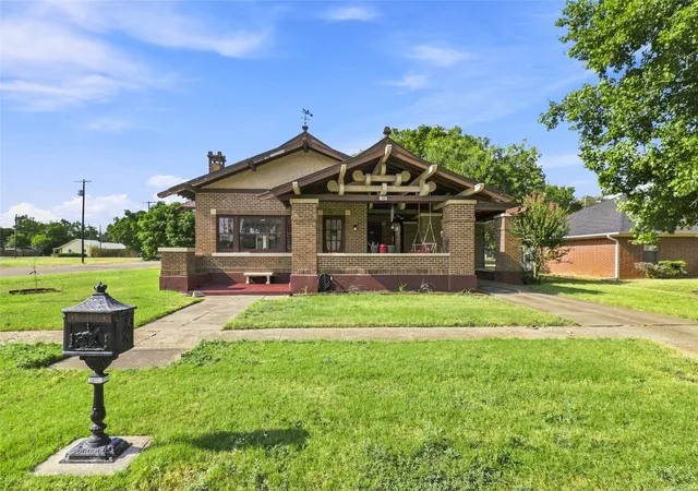 Photo 2 of Single family home for sale at 701 Pecan St, Honey Grove, TX 75446 | MLS# 21350905 | Listing updated on 2026-08-08