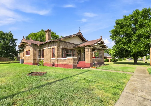Photo 3 of Single family home for sale at 701 Pecan St, Honey Grove, TX 75446 | MLS# 21350905 | Listing updated on 2026-08-08