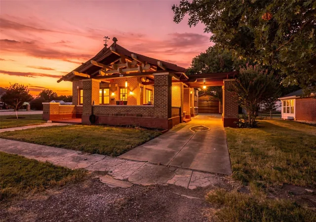 Photo 4 of Single family home for sale at 701 Pecan St, Honey Grove, TX 75446 | MLS# 21350905 | Listing updated on 2026-08-08