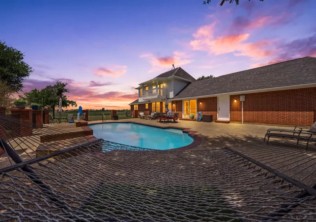 Photo 1 of Single family home for sale at 900 E Chad St, Whitney, TX 76692 | MLS# 21353083 | Listing updated on 2026-08-29