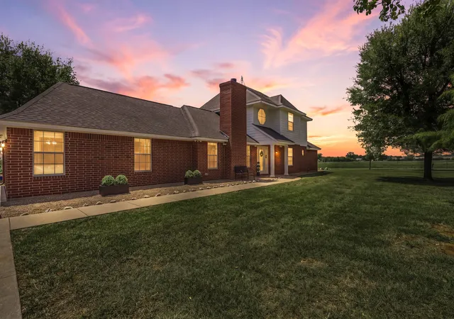 Photo 2 of Single family home for sale at 900 E Chad St, Whitney, TX 76692 | MLS# 21353083 | Listing updated on 2026-08-29
