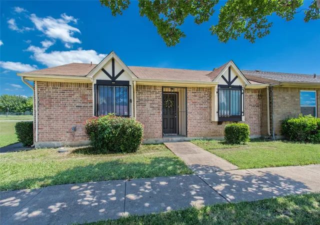 Photo 2 of Townhouse for sale at 33 E Townhouse Ln #30, Grand Prairie, TX 75052 | MLS# 21339865 | Listing updated on 2026-10-07