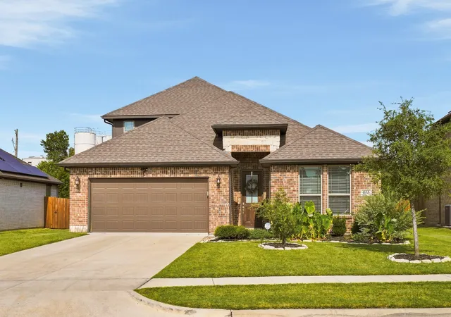 Photo 2 of Single family home for sale at 1133 Rushmore Dr, Burleson, TX 76028 | MLS# 21339624 | Listing updated on 2026-09-30