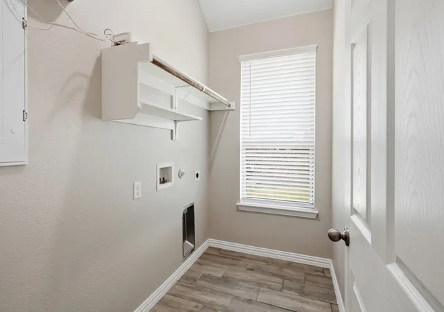 Photo 4 of Single family home for sale at 1133 Rushmore Dr, Burleson, TX 76028 | MLS# 21339624 | Listing updated on 2026-09-30