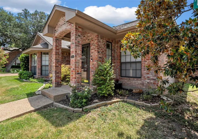 Photo 2 of Single family home for sale at 316 Tree Grove, Waco, TX 76712 | MLS# 21349365 | Listing updated on 2026-08-14