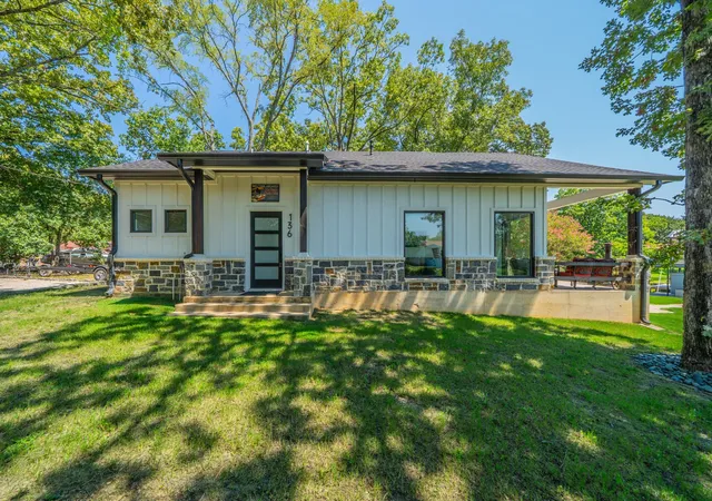 Photo 1 of Single family home for sale at 136 Deer Park Loop, Mabank, TX 75156 | MLS# 21351941 | Listing updated on 2026-08-08