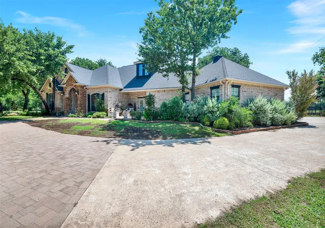 Photo 3 of Single family home for sale at 141 Birdie Dr, Lipan, TX 76462 | MLS# 21343969 | Listing updated on 2026-08-08