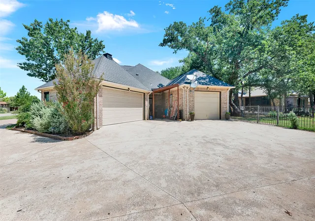 Photo 3 of Single family home for sale at 141 Birdie Dr, Lipan, TX 76462 | MLS# 21343969 | Listing updated on 2026-08-08