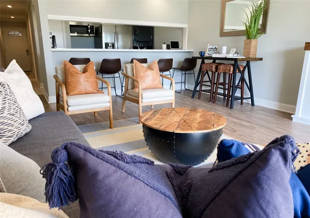 Listing Photo 4 - Condo for sale in building located at 12600 Melville, Montgomery, TX 77356 - Unit #122B