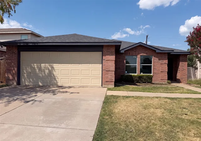 Photo 1 of Sale Pending at 5244 New Castleton Ln, Fort Worth, TX 76135 | MLS# 21353810 | Listing updated on 2026-09-01