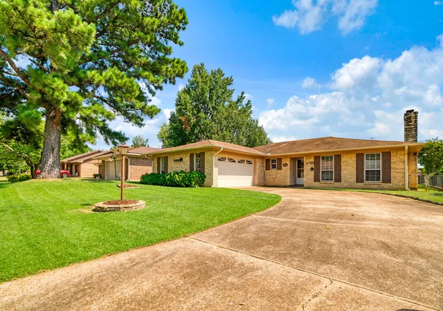 Photo 2 of Single family home for sale at 3450 Vagas Dr, Paris, TX 75462 | MLS# 21353655 | Listing updated on 2026-08-27