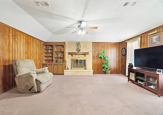 Photo 3 of Single family home for sale at 3450 Vagas Dr, Paris, TX 75462 | MLS# 21353655 | Listing updated on 2026-08-27