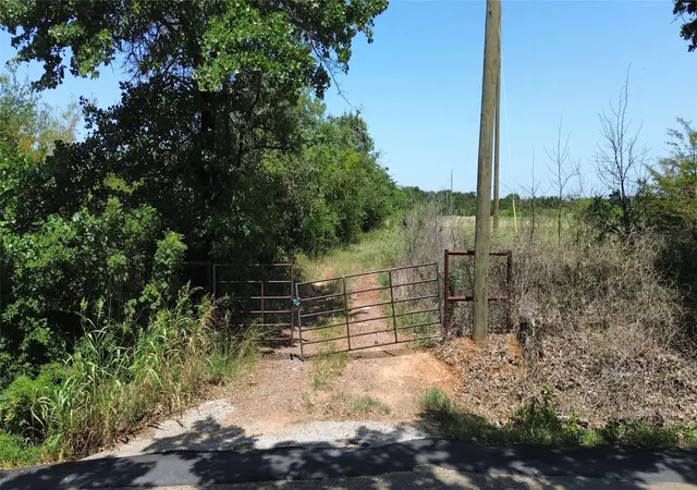 Photo 3 of Land for sale at 4501 423, Grandview, TX 76050 | MLS# 21353619 | Listing updated on 2026-08-31