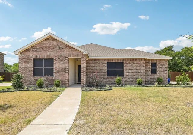 Photo 1 of Single family home for sale at 2573 Cinnamon Springs Rd, Red Oak, TX 75154 | MLS# 21352665 | Listing updated on 2026-10-06