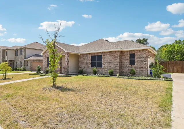 Photo 2 of Single family home for sale at 2573 Cinnamon Springs Rd, Red Oak, TX 75154 | MLS# 21352665 | Listing updated on 2026-10-06