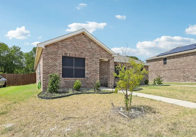 Photo 3 of Single family home for sale at 2573 Cinnamon Springs Rd, Red Oak, TX 75154 | MLS# 21352665 | Listing updated on 2026-10-06