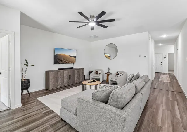 Photo 4 of Single family home for sale at 2573 Cinnamon Springs Rd, Red Oak, TX 75154 | MLS# 21352665 | Listing updated on 2026-10-06