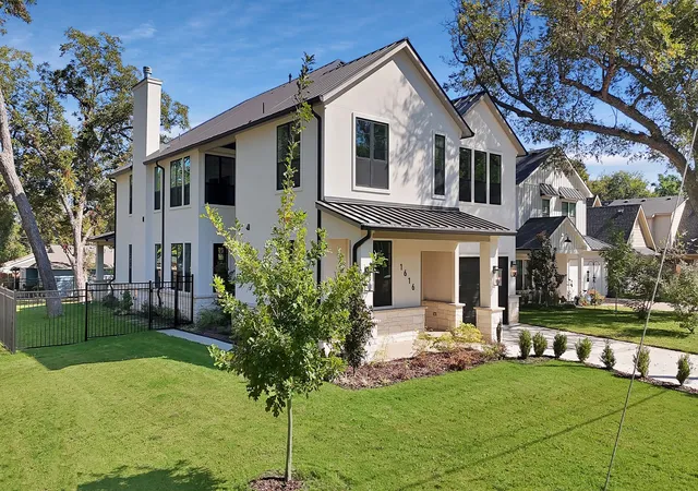 Photo 3 of Mansion for sale at 1616 N Bradley St, Mc Kinney, TX 75069 | MLS# 21353843 | Listing updated on 2026-08-29