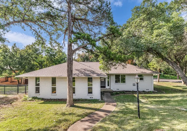 Photo 1 of Single family home for sale at 9730 Timberview Dr, Woodway, TX 76712 | MLS# 21352423 | Listing updated on 2026-08-22