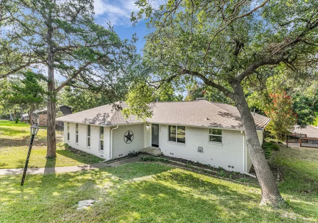 Photo 3 of Single family home for sale at 9730 Timberview Dr, Woodway, TX 76712 | MLS# 21352423 | Listing updated on 2026-08-22
