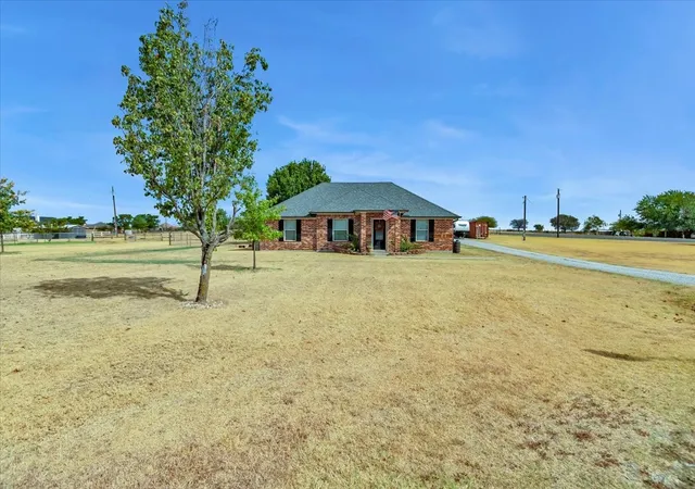 Photo 3 of Single family home for sale at 229 Harvey Ln, Decatur, TX 76234 | MLS# 21353781 | Listing updated on 2026-10-08