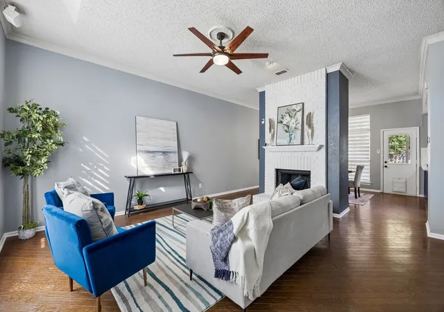 Photo 3 of Sale Pending at 5639 Centeridge Dr, Dallas, TX 75249 | MLS# 21341053 | Listing updated on 2026-08-31