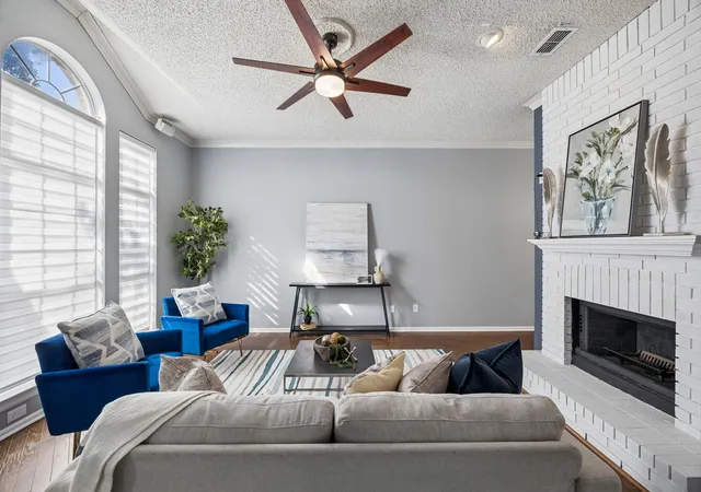 Photo 3 of Sale Pending at 5639 Centeridge Dr, Dallas, TX 75249 | MLS# 21341053 | Listing updated on 2026-08-31