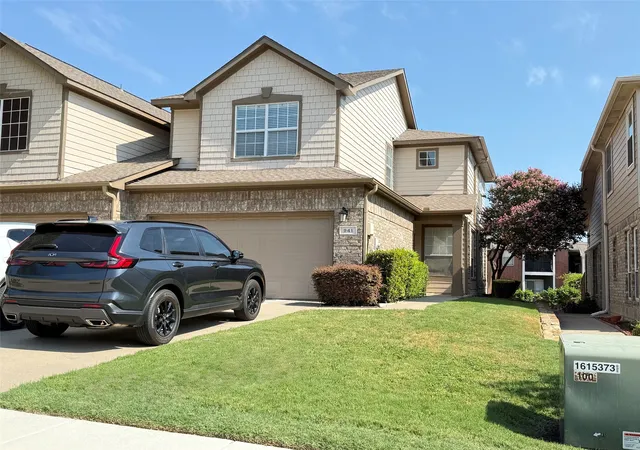 Townhouse for sale at 941 Englewood Ln, Plano, TX 75025 | MLS# 21328999