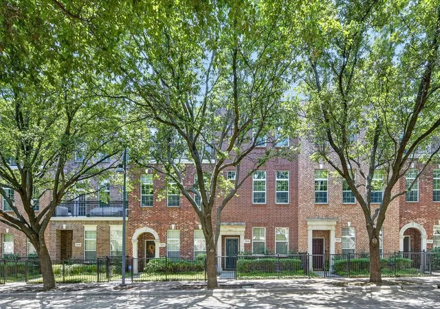 Photo 2 of Condo for sale at 5026 Calloway Dr #163, Addison, TX 75001 | MLS# 21353715 | Listing updated on 2026-08-08