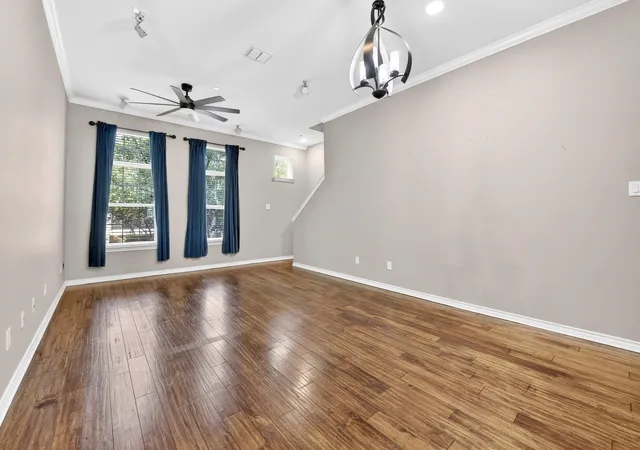 Listing Photo 4 - Condo for sale in building located at 5026 Calloway Dr, Addison, TX 75001 - Unit #163