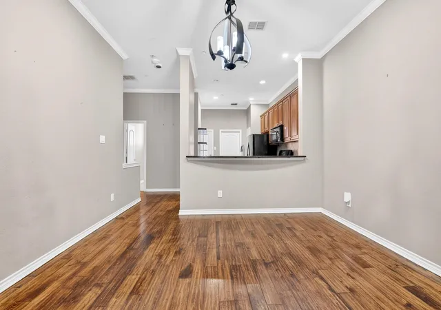 Listing Photo 5 - Condo for sale in building located at 5026 Calloway Dr, Addison, TX 75001 - Unit #163