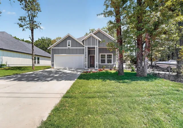 Photo 1 of Single family home for sale at 124 Lost Forest Rd, Gun Barrel City, TX 75156 | MLS# 21353234 | Listing updated on 2026-09-06