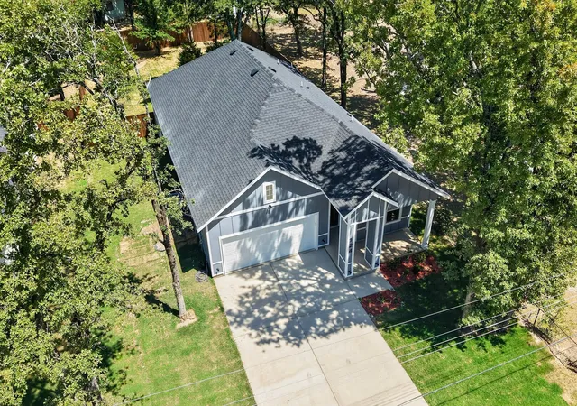 Photo 2 of Single family home for sale at 124 Lost Forest Rd, Gun Barrel City, TX 75156 | MLS# 21353234 | Listing updated on 2026-09-06