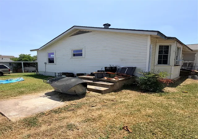 Photo 1 of Sale Pending at 744 Chilton St, Marlin, TX 76661 | MLS# 21353927 | Listing updated on 2026-08-27