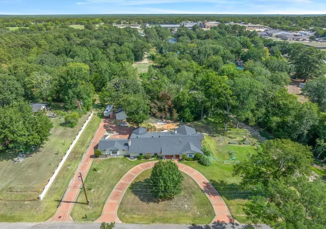 Photo 2 of Single family home for sale at 522 W High St, Grand Saline, TX 75140 | MLS# 21353857 | Listing updated on 2026-09-03