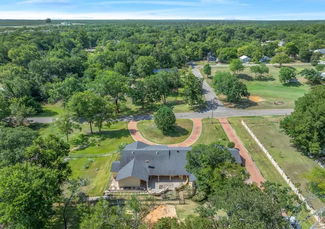 Photo 3 of Single family home for sale at 522 W High St, Grand Saline, TX 75140 | MLS# 21353857 | Listing updated on 2026-09-03