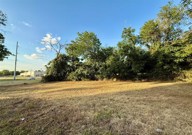 Photo 4 of Land for sale at 1305 Waterman St, Fort Worth, TX 76102 | MLS# 21353966 | Listing updated on 2026-08-08