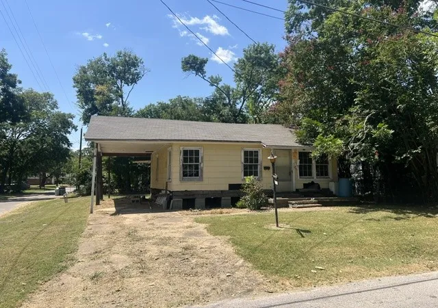 Photo 2 of Single family home for sale at 1103 Pine St, Bonham, TX 75418 | MLS# 21353603 | Listing updated on 2026-08-08