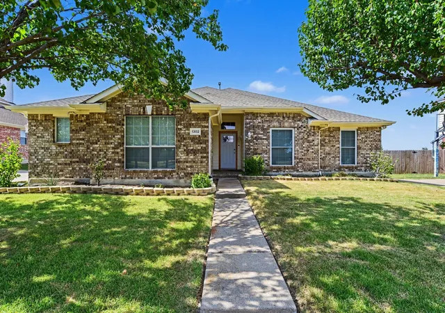 Photo 1 of Single family home for sale at 1302 Buckingham Dr, Forney, TX 75126 | MLS# 21353617 | Listing updated on 2026-10-08