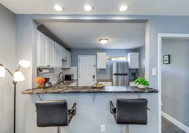 Photo 4 of Townhouse for sale at 13641 Weald Green St, Dallas, TX 75240 | MLS# 21353998 | Listing updated on 2026-09-27