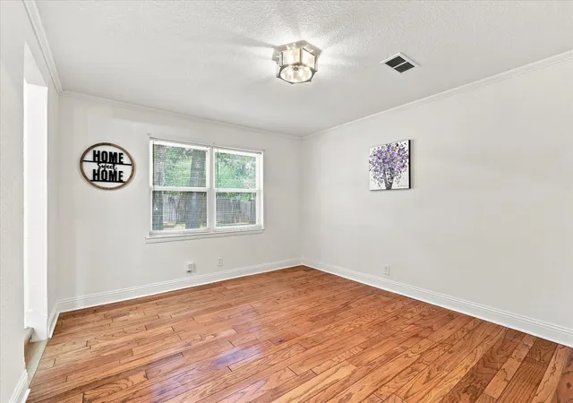 Photo 3 of Single family home for sale at 403 E Huitt Ln, Euless, TX 76040 | MLS# 21351793 | Listing updated on 2026-08-25