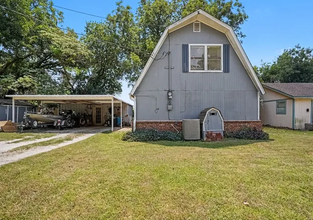 Photo 2 of Single family home for sale at 322 Hillcroft Dr, Weatherford, TX 76087 | MLS# 21352608 | Listing updated on 2026-09-29