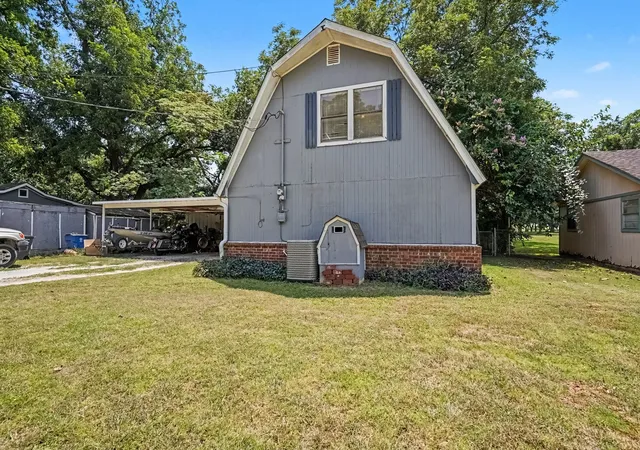 Photo 3 of Single family home for sale at 322 Hillcroft Dr, Weatherford, TX 76087 | MLS# 21352608 | Listing updated on 2026-09-29