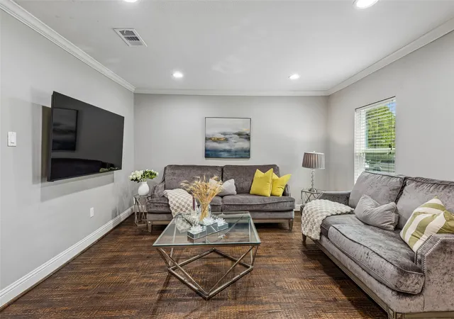 Photo 3 of Single family home for sale at 605 E Graham St, Mc Kinney, TX 75069 | MLS# 21352146 | Listing updated on 2026-08-15