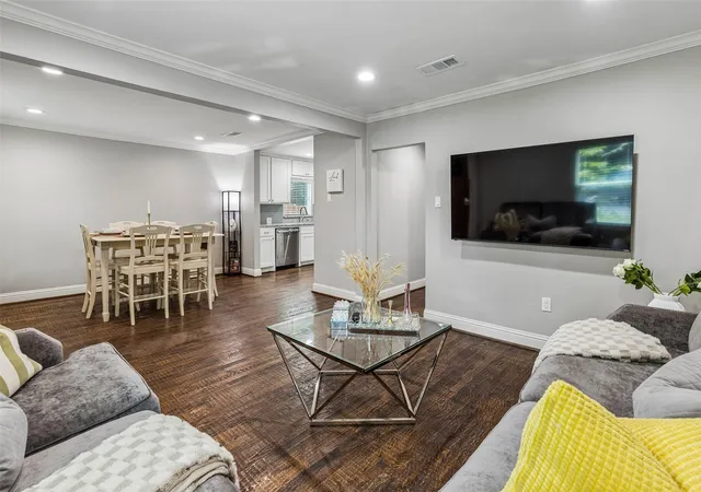 Photo 4 of Single family home for sale at 605 E Graham St, Mc Kinney, TX 75069 | MLS# 21352146 | Listing updated on 2026-08-15