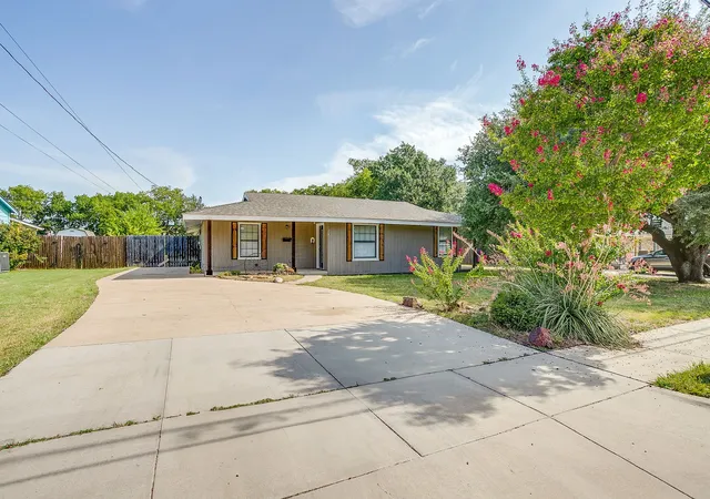 Photo 1 of Single family home for sale at 204 W Northern Ave, Saginaw, TX 76179 | MLS# 21353974 | Listing updated on 2026-10-07