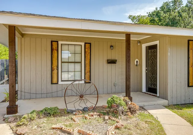 Photo 3 of Single family home for sale at 204 W Northern Ave, Saginaw, TX 76179 | MLS# 21353974 | Listing updated on 2026-10-07