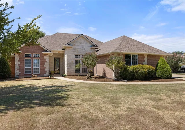 Photo 1 of Single family home for sale at 2101 W Emerald Bend Ct, Granbury, TX 76049 | MLS# 21352751 | Listing updated on 2026-08-31