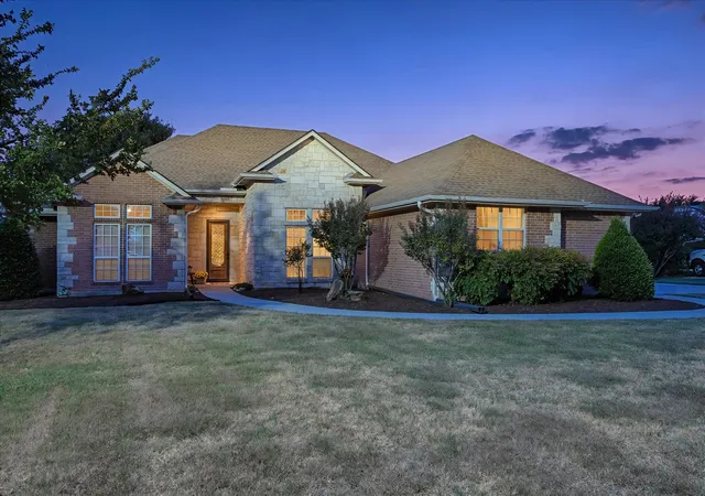 Photo 2 of Single family home for sale at 2101 W Emerald Bend Ct, Granbury, TX 76049 | MLS# 21352751 | Listing updated on 2026-08-31
